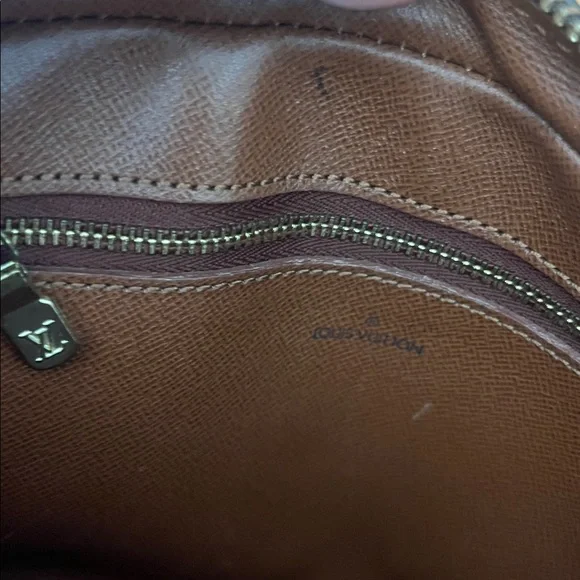 Authentic Louis Vuitton jeune fille crossbody bag - Picture 5 of 10